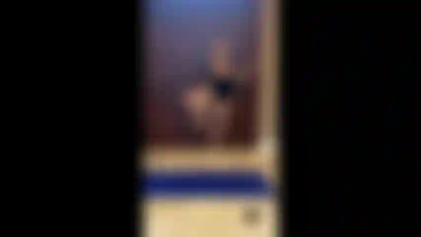 La danseuse coquine mary carey se déshabillant et se masturbant !!!