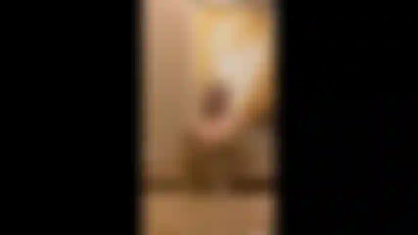 Mary carey se déshabille et joue avec elle...