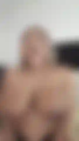 Des seins qui bavent, qui rendent les seins humides et qui rebondissent fort.