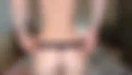 Une demi-heure de pose nue complètement éhontée ! Les membres du fan-club l'obtiendront gratuitement !