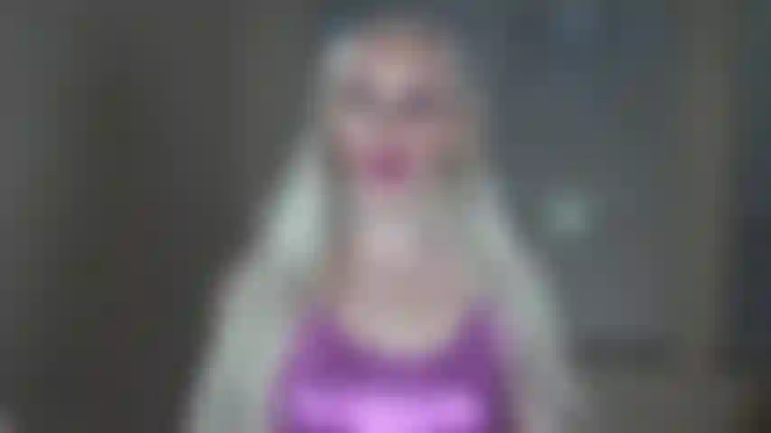 La voisine bimbo blonde salope de joi te veut.