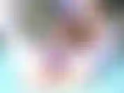 Je suis là pour vous raconter la véritable histoire du lapin de pâques ! Elle était une coquine très excitée et aimait jouer. Elle a sauté à travers la forêt et a pondu plein d'œufs assez colorés... Elle aimait aussi les carottes.