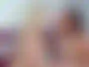 Daisy a totalement réalisé mon fantasme de lait lesbien ! Mes seins étaient si gonflés et pleins, alors elle m'a laissé gicler mon lait sur ses seins. Ils étaient trempés alors je les ai léchés puis je suis descendu. . .