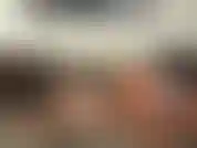 Je dois me rendre au travail, je suis une fille aux sirènes et je ne peux pas être en retard. Mais quelqu'un a besoin d'une bonne baise et je ne le lâcherai pas tant que je ne l'aurai pas fait jouir. Je le chevauche bien puis j'avale sa charge...