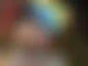 Blanche-neige cherche son prince et il n'y a qu'un seul moyen de le trouver... Elle doit donner à sa bite un bon "baiser" bâclé et s'il explose bien, il pourrait bien être son prince.