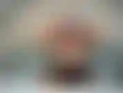J'utilise une bouteille entière de shampoing pour faire mousser mes cheveux longs, les bulles se répandent partout et coulent sur mon visage. Je commence par tremper les cheveux dans plusieurs positions, faire mousser et rincer.
