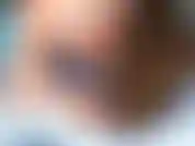 La chaleur de la cire chaude au fond de mon nombril est tellement excitante et j'ai un nombril très profond ! Je la partage avec vous pendant que je remplis mon bouton de cires de différentes couleurs et que je joue !