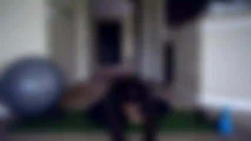 J'ai eu une demande pour montrer ma routine d'entraînement, puis je me déshabille et retire ma tenue. Je joue avec ma nouvelle vibration avec l'accessoire gspot suivi de chevaucher ma bite géante de mauvais dragon!