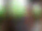 Je suis dans une cabane dans les arbres sous la pluie, c'était une si belle journée et j'étais tellement excitée. Heureusement j'avais mon caméraman avec moi qui est venu si bien ! Taquiner mon clitoris et mon point g fait toujours l'affaire !