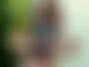 Chez mes amis je voulais jouir sur le rebord de son balcon. Je me suis tellement bien baisé là-bas et j'ai pensé que ce serait aussi un bon endroit pour jouer seul! La seule chose était que son voisin se détendait aussi à l'extérieur.