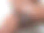 J'ai demandé à mon amie coquine de me filmer en train de faire mes deux choses préférées sous la douche, de me raser la chatte et de jouir fort ! C'était si bon d'avoir cette eau chaude dans ma chatte pendant que je venais!