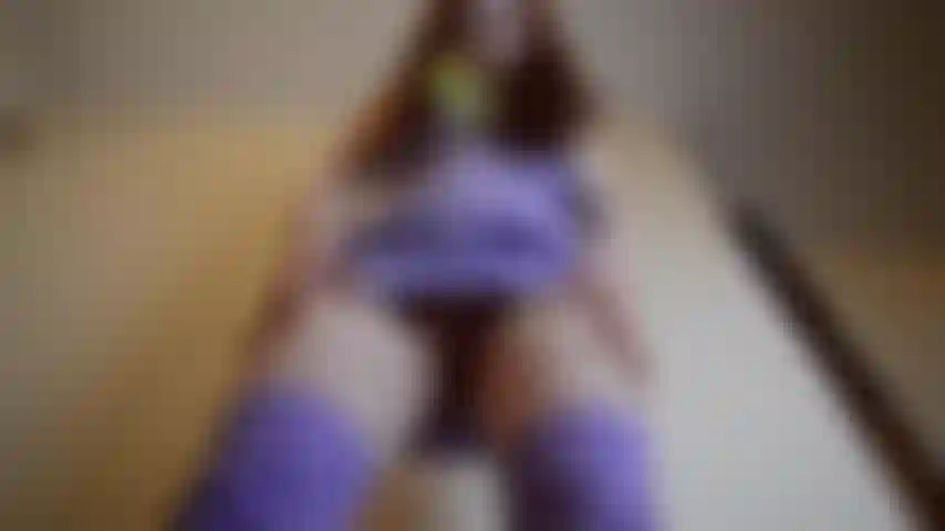 Daphné jouit sur ton visage joi.