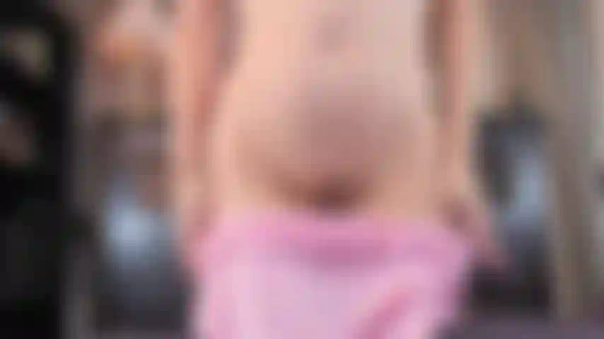 Robin - un gode pleine grandeur dans le cul.