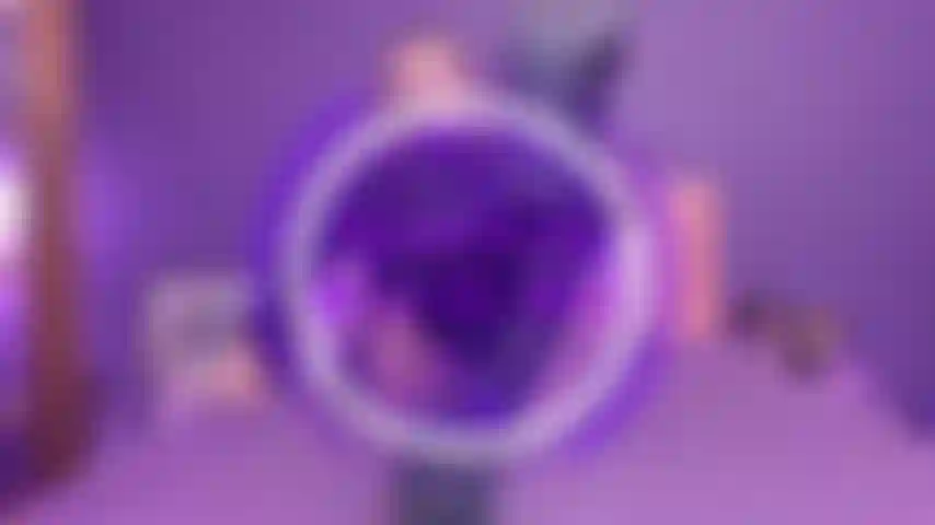 Robin érotique nettoie mes bottes - tu as de la chance ! Mes bottes ont besoin d'être nettoyées et votre bouche et votre langue sont les meilleures !