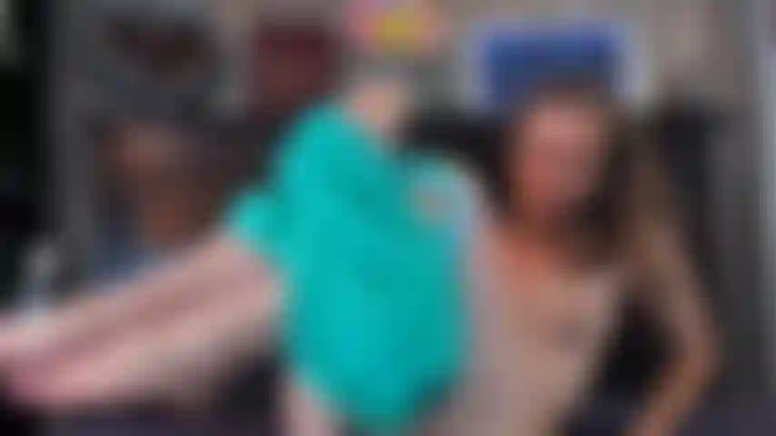 Robin - un gode extra long baise avec le gode.