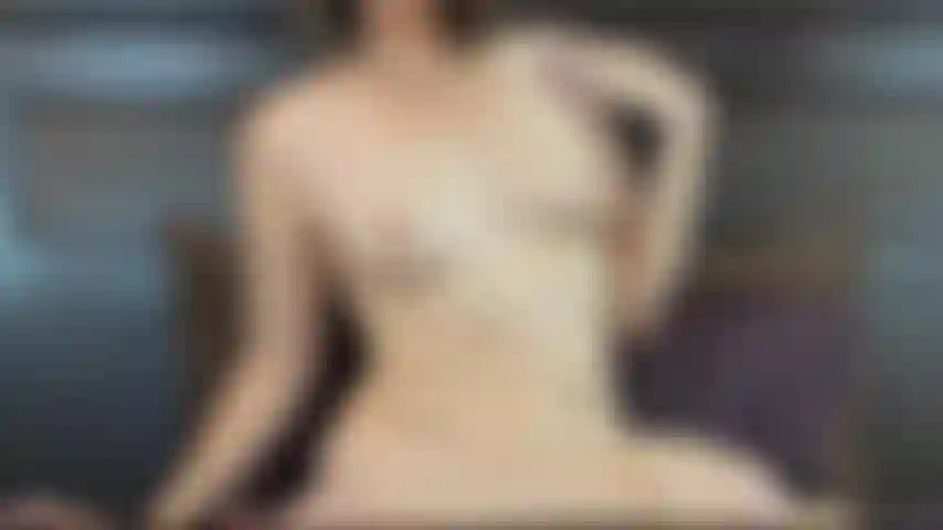 Robin - taquine la bite, suce les orteils et anal.