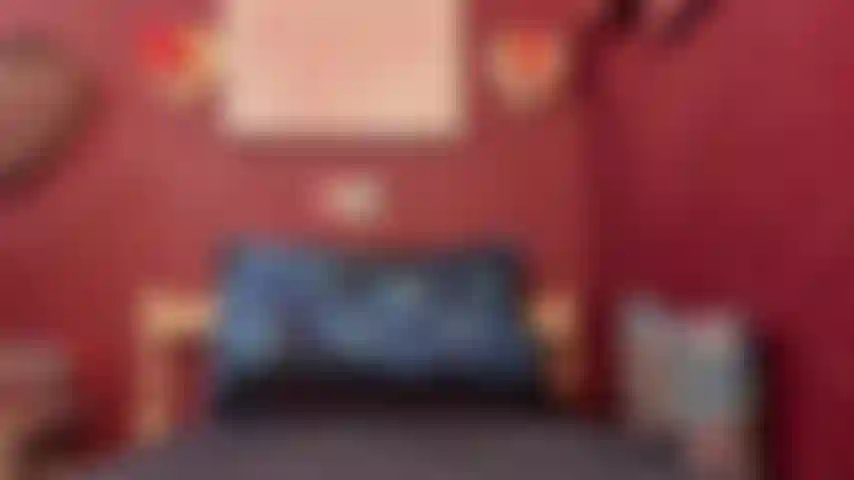 Robin streetwear taquine et déshabille.