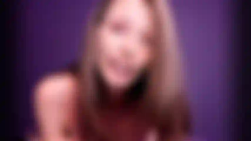 Le professeur sexy et érotique de robin sait que vous la voulez et elle vous permet de taquiner une confession et d'utiliser ses avantages sur vous, votre bite et vos futurs espoirs de réussir et d'explorer miss robin.