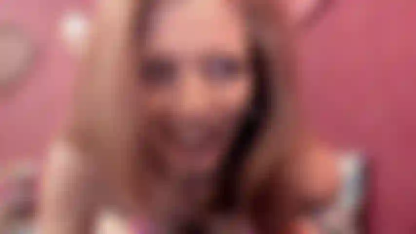 Robin vibre et apprécie la bite avec beaucoup d'inspiration pour les coups.