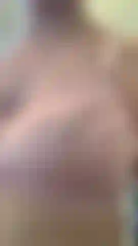 Mes seins bougent et rebondissent.