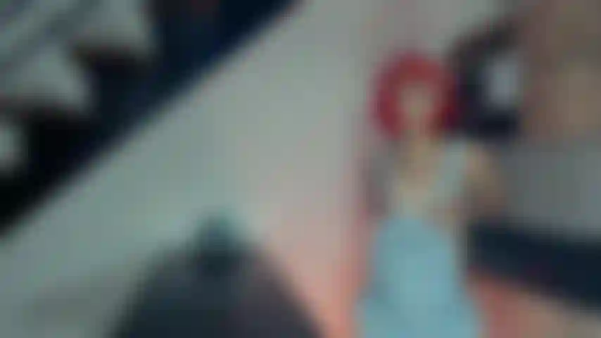 Sens-tu mes beaux seins dans tes mains ? J'aimerais être nue pour toi.