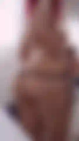 Je sais que tu rêves de mettre ton joli visage entre mes fesses, de le rendre réel, de mettre ton visage et autre chose si tu veux.