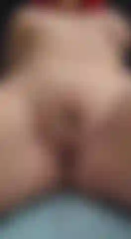 J'aime vous montrer tout mon vagin et combien j'aime me masturber.