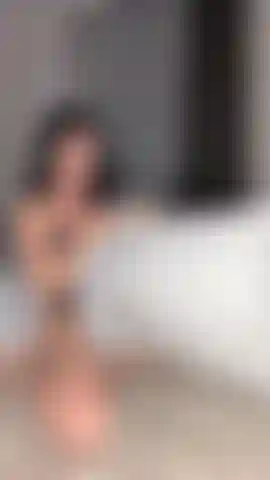Ridding pillow🍌Sexy hot girl😍 play and cumming front of you