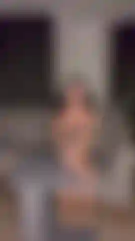Sexy salope qui suce une grosse bite noire😈 tu vas rejouer cette vidéo encore et encore🥵.