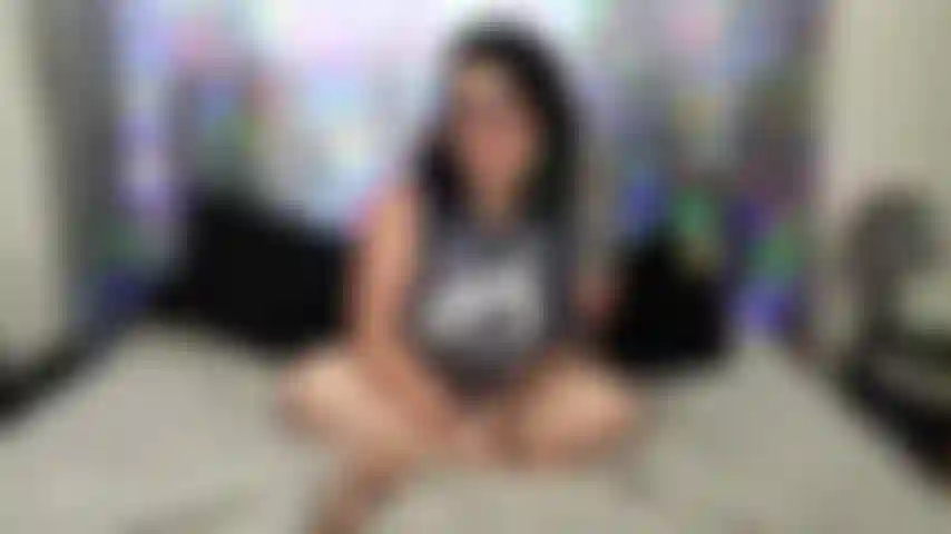 Humiliation du petit pénis bbw. Une milf potelée, plantureuse et tatouée qui se moque de votre tout petit micropénis !