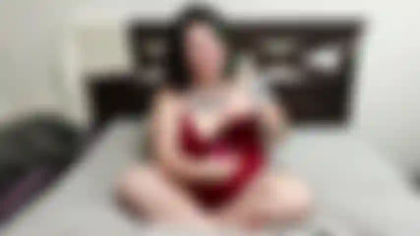 J'essaie de décider quel plug anal est mon préféré. Découvrez de près mon processus de sélection. Branchant, béant, clignant de l'œil, les poussant et les nettoyant dans ma bouche.