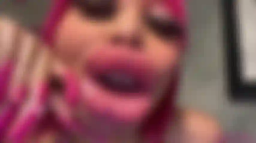 2 4 25 Growing XXXXL Doll Lips