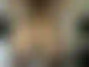 La lingerie branle des instructions et des encouragements. Pas de nudité à l'exception de quelques flashs. Prête à jouir pour moi ?