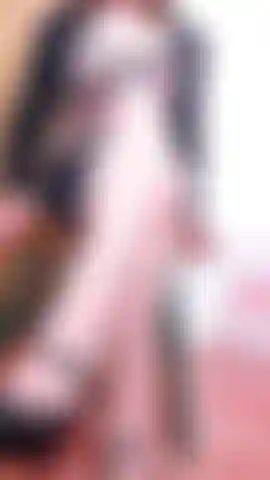 Nylons edge joi se branle la jambe. Énervez-vous sur mes jambes en bas, mes talons aiguilles, ma voix douce comme je le décris, taquinez en dirigeant votre joi. Edge regarde mes jambes vêtues de bas s'entrecroiser, écoute ma voix envoûtante, compte à rebours pour jouir.