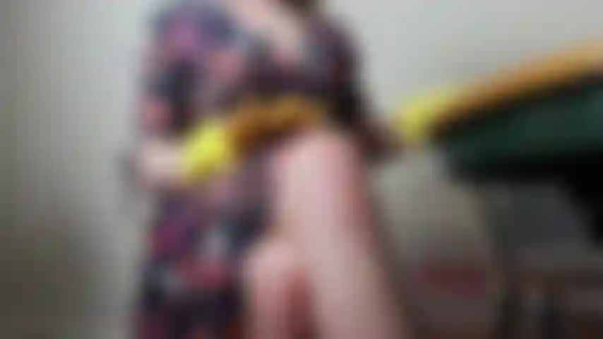 Marigold hj (gode) v1 dans ma robe rétro des années 1950 sur le point de faire la vaisselle, je vous donne (gode) une branlette de gant de souci. Écoutez mon accent britannique pendant que je guide votre compte à rebours joi.