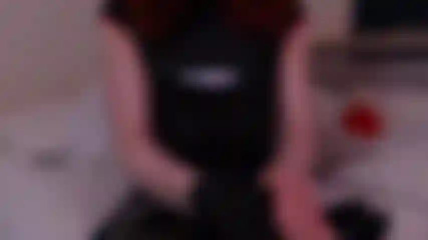 Shanghai latex fétiche hj (gode) v1, robe en latex de shanghai enfilant mes longs gants en latex, brille avant de faire du joi avec un gode. Suis mes instructions et mes mains jusqu'à ton sperme.