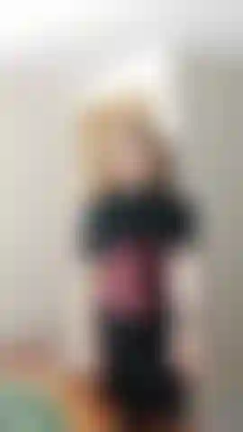 La géante rétrécit ton fétichisme, te mange, puis te ramène pour piétiner et écraser ton petit homme.