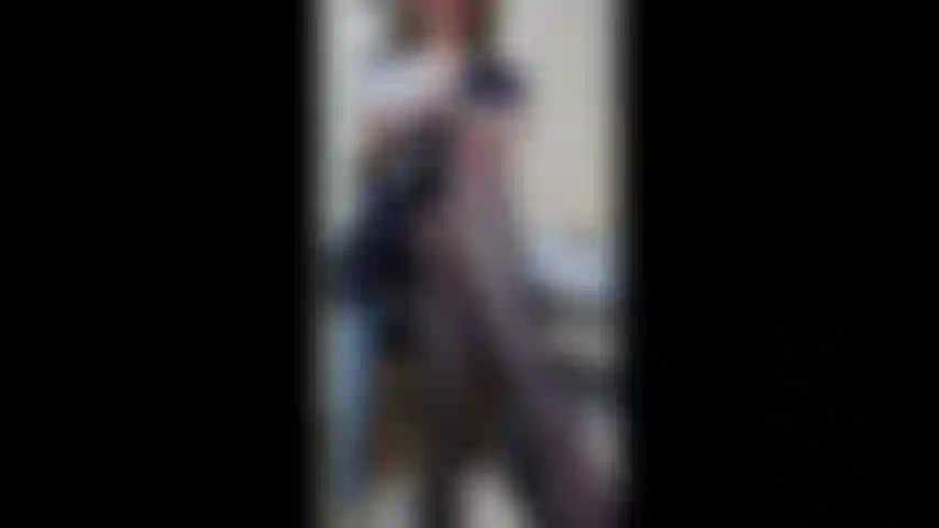 Branlette de gant de satin blanc prim & propre (gode), dans ma robe d'été bas bleu marine, je mets des gants de satin blanc pour vous emmener (gode) à travers une branlette joi pour terminer.