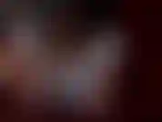 Un legging de yoga léger et un string rouge......Qu'est-ce qui pourrait être plus chaud ? Moi en train de me masturber pour voir à quel point je peux mouiller dedans !