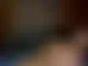 J'ai surpris l'ami de mon fils dans mon lit !! Vilain garçon ! Mais j'avoue que ça m'a plu !