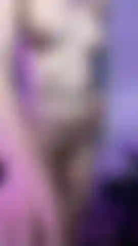 Je retire le plug anal et j'écarte le trou du cul.