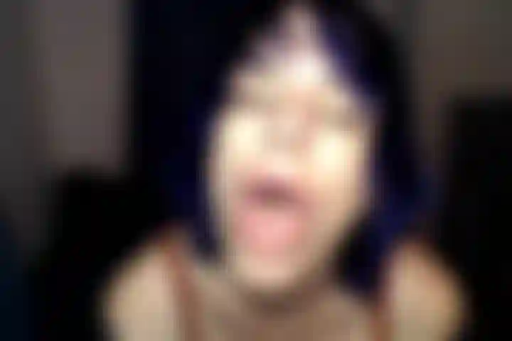 Cumshow dans la chambre.