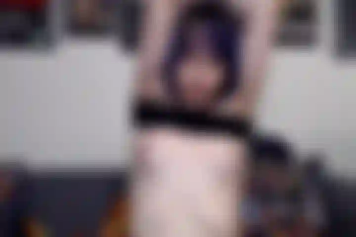 Je baise mon trou du cul serré avec un gode réaliste.