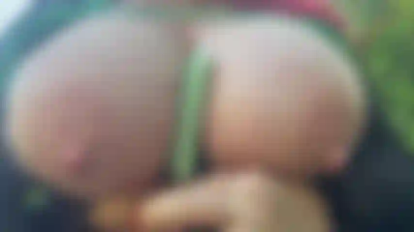 De la glace aux seins.