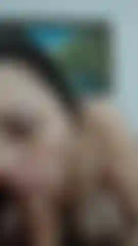 Fellation bâclée avec contact visuel.