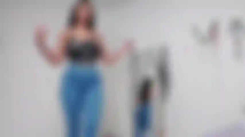 Un pantalon de yoga et beaucoup de cul juteux qui rebondissent sur ton visage ;).