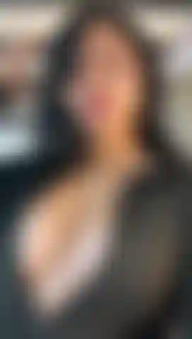 Tu sais ce qui m'excite ? Ta voix murmure des choses que personne d'autre ne devrait entendre.