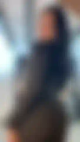 Bien sûr que tu montres mon gros cul près de la caméra.