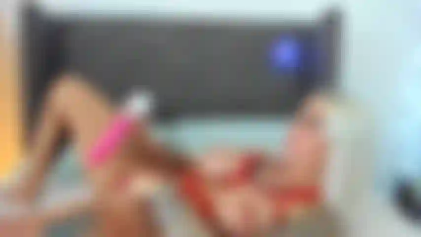 Du sperme dur avec un plug anal vibrant.