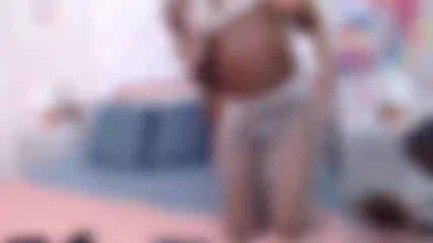 Tu imaginais déjà mes longues jambes autour de ton cou...